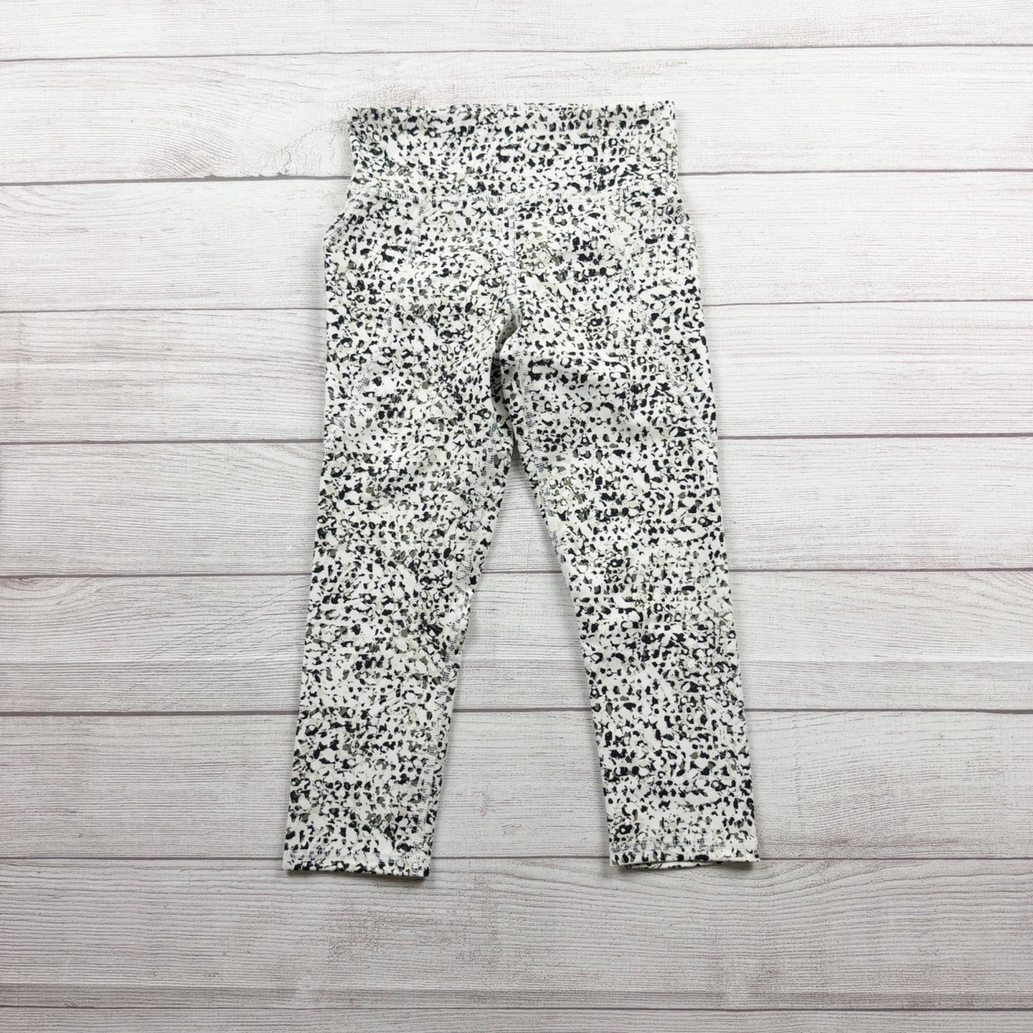 Old Navy Active High Waisted Printed Cropped Leggings NWT M 8