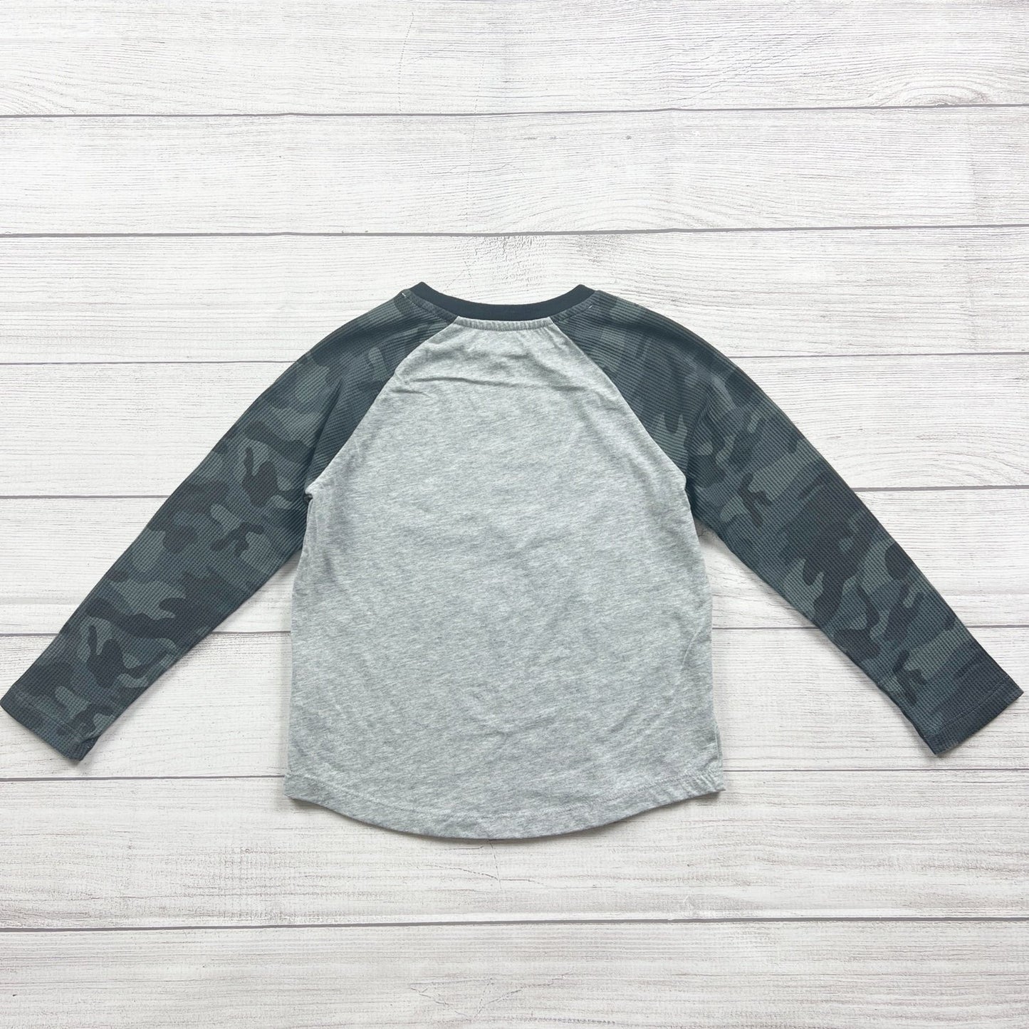 Old Navy Boys Camo Sleeves Bear Graphic Raglan Shirt Gray Black S 6-7