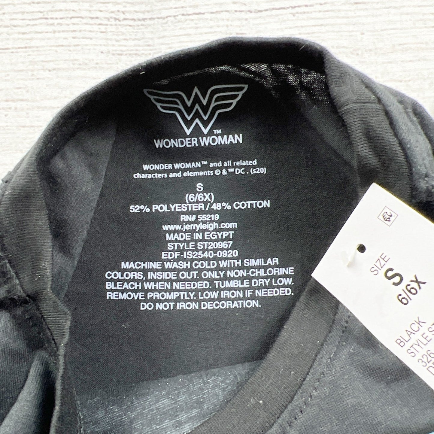 Wonder Woman Girls Graphic T-Shirt Black Multicolor Logo NWT S 6-6x
