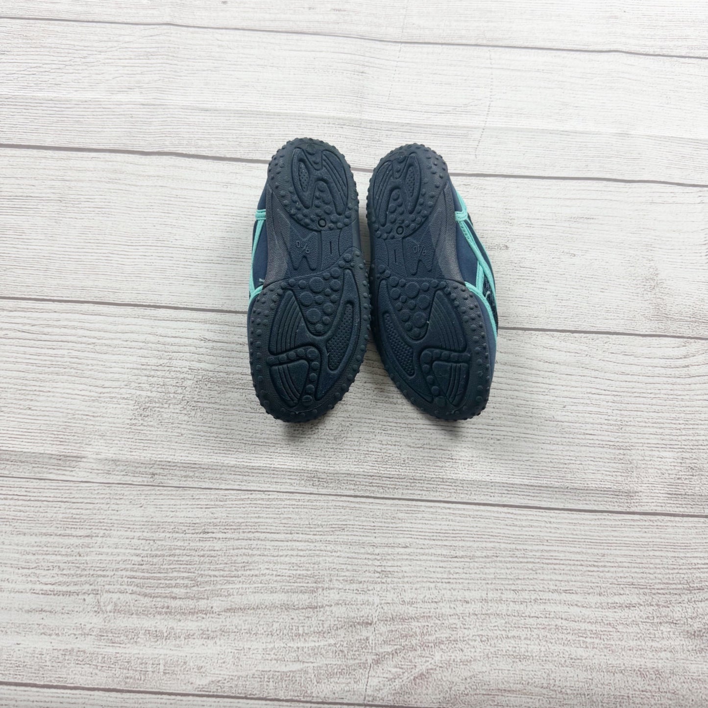 Children’s Place Kids Water Shoes Slip On Swim Beach Shoes 9-10