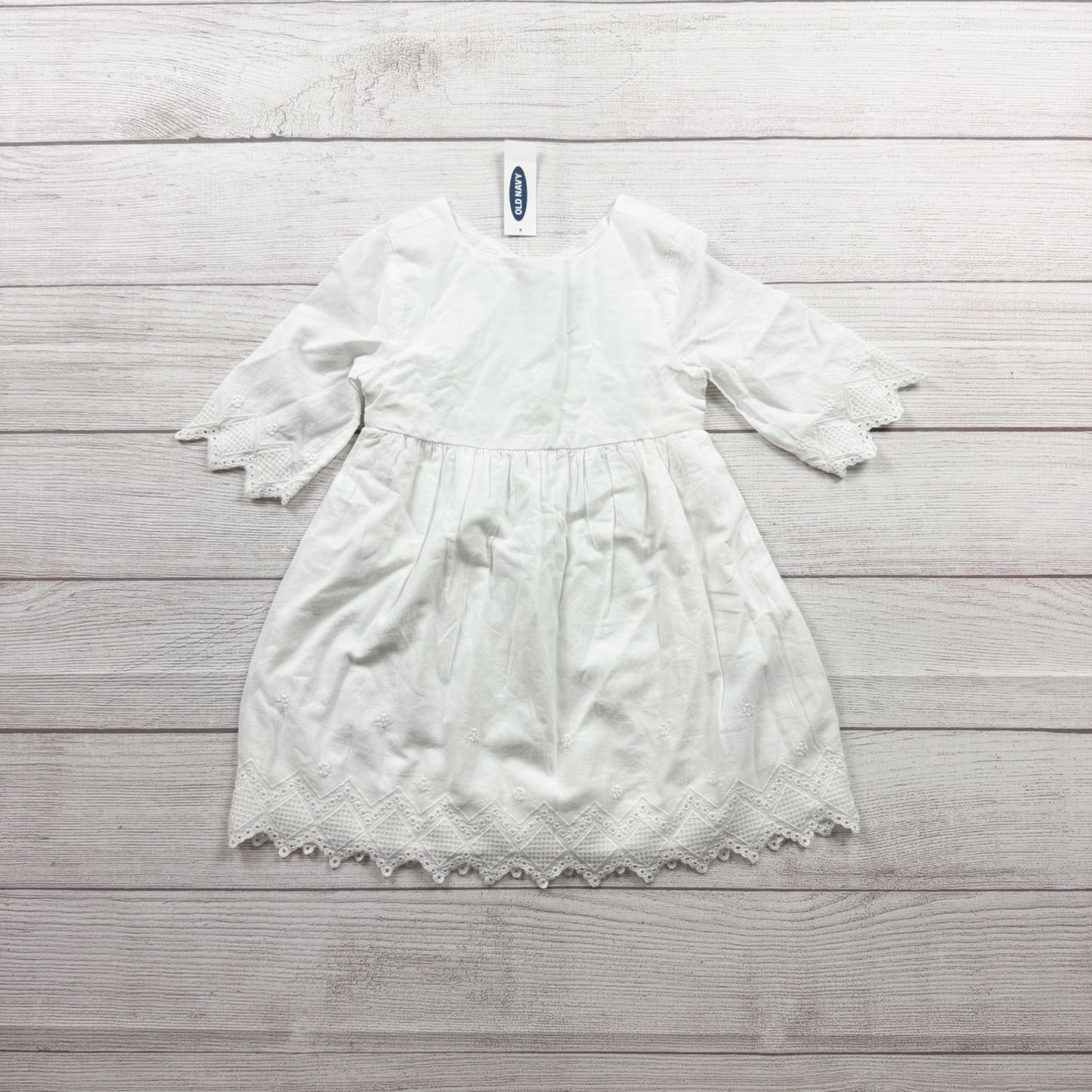 Old Navy Girls White Broderie Anglaise Bell Sleeve Dress NWT 2T