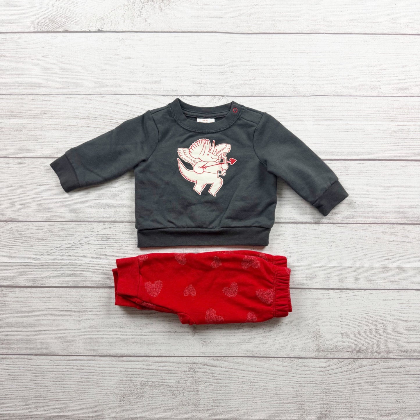 Cat & Jack Baby Outfit Cupid Dino Sweatshirt Heart Pants Set 0-3 Months