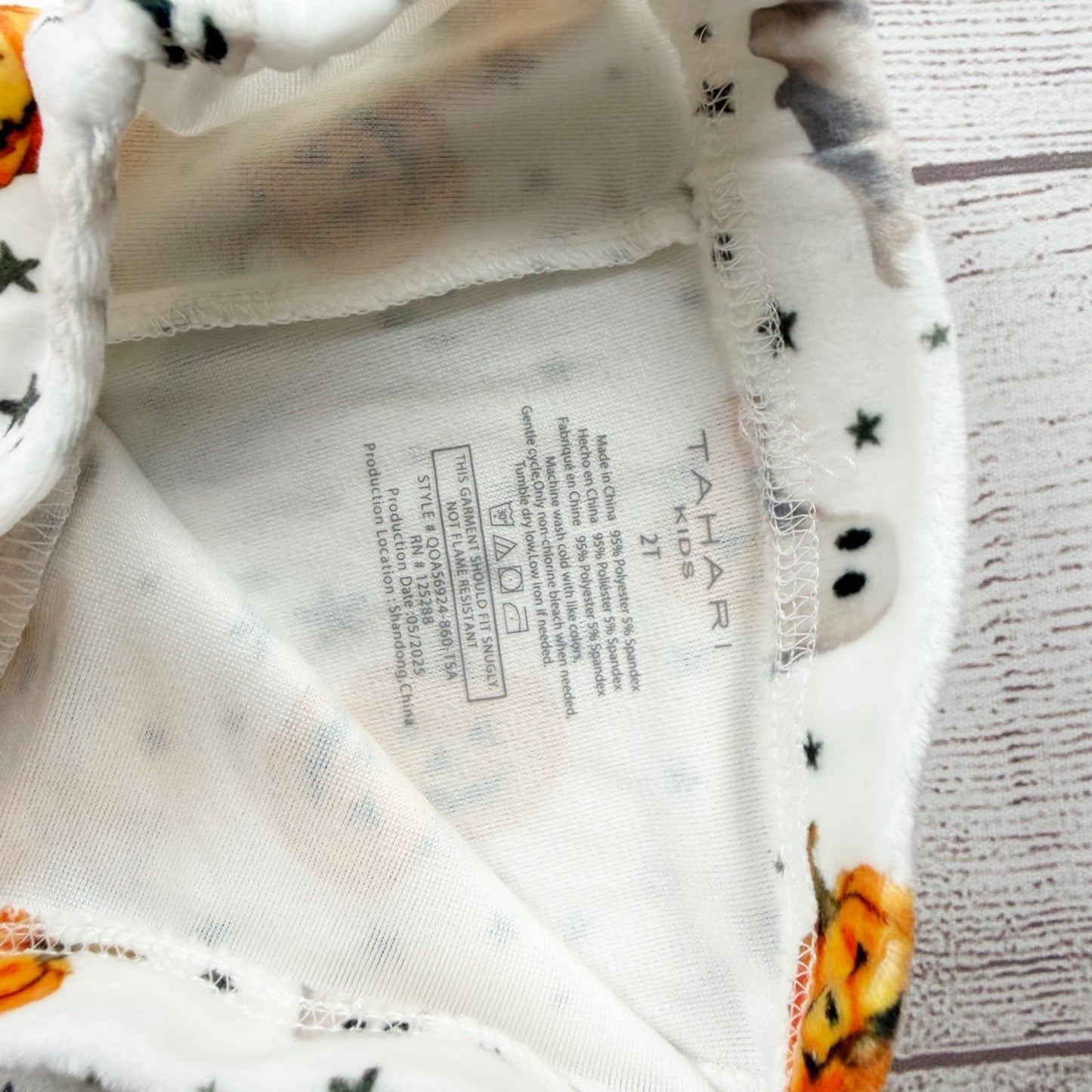 Tahari Kids Halloween Pajama Set Ghost Pumpkin Print Long Sleeve Socks NWT 2T