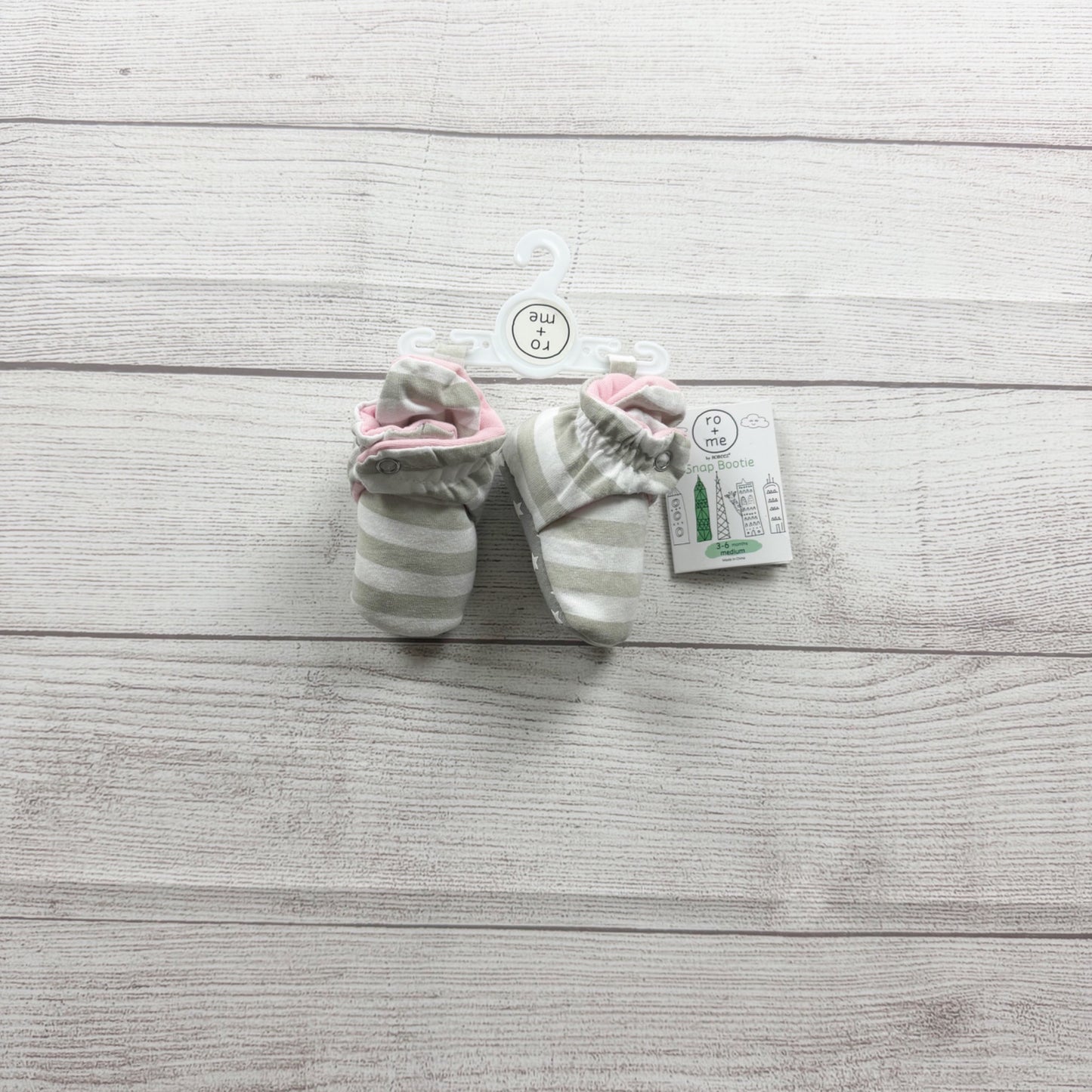 Ro + Me Robeez Baby Snap Booties Stripe Design Soft Sole Medium NWT 3-6 Months
