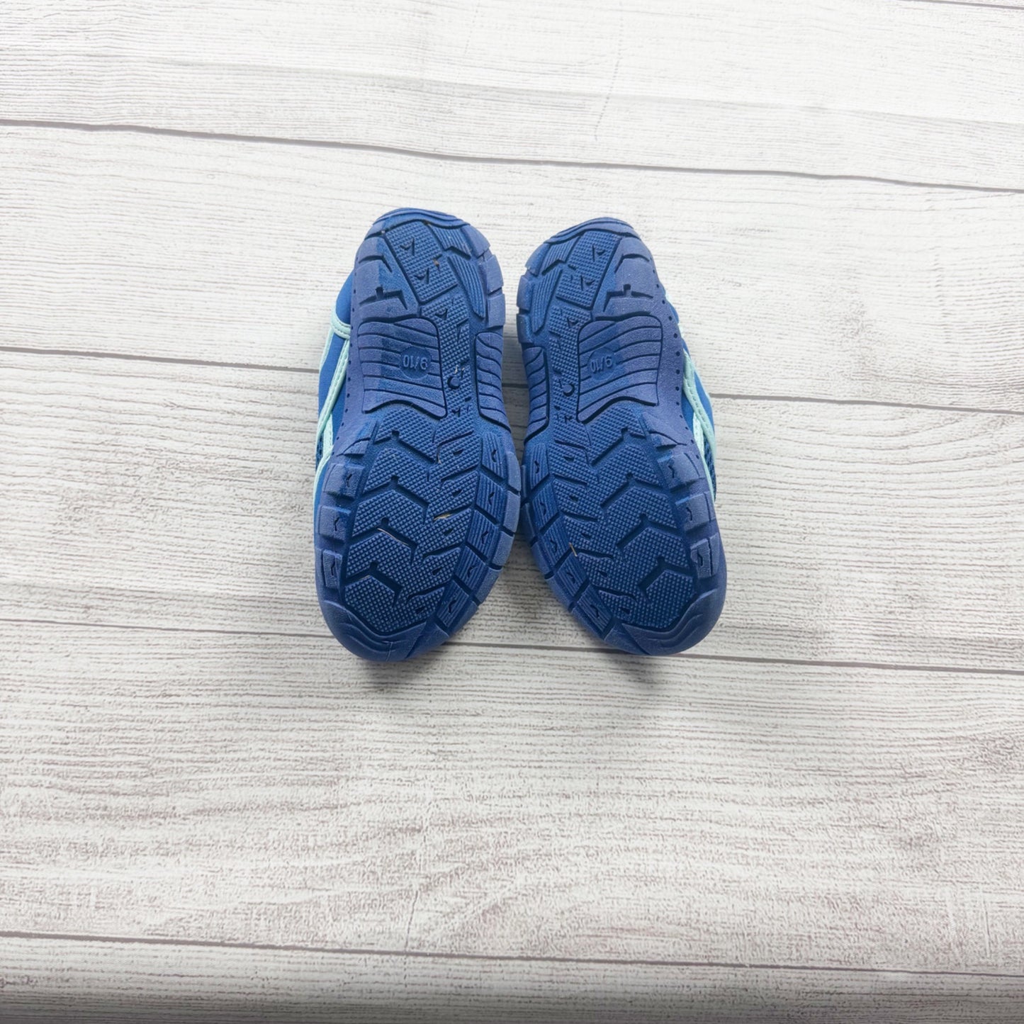 Children’s Place Kids Water Shoes Slip On Swim Beach Shoes 9-10