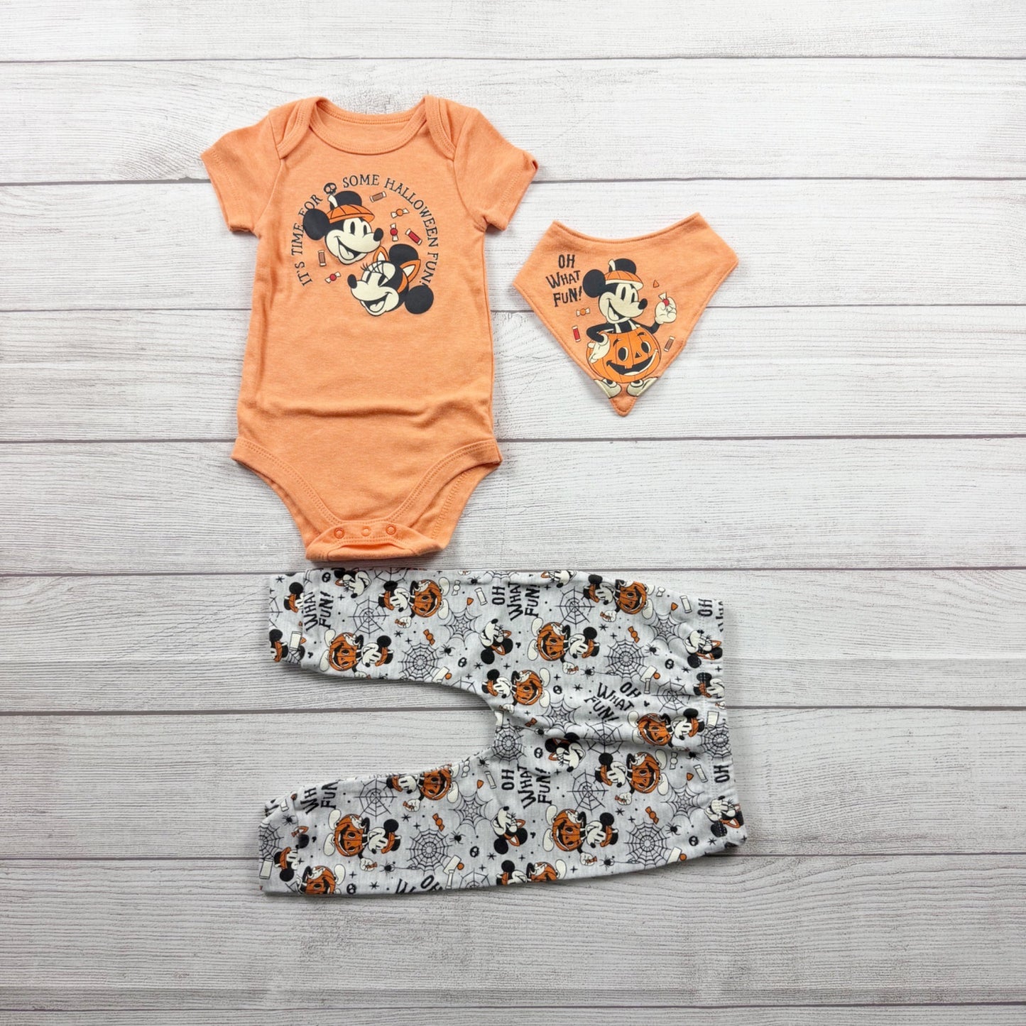 Disney Baby Halloween 3-Piece Outfit Set Bodysuit Pants Bandana Bib 9-12 Months