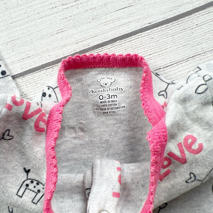 Koala Baby Sleeper “Love” Giraffe Print Footed Pajamas 0-3 Months