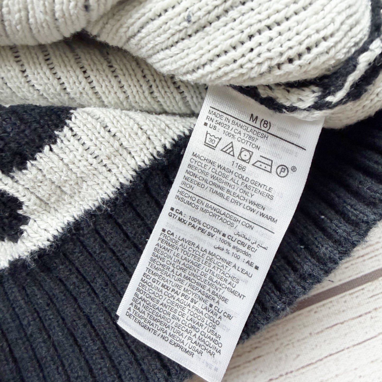 Old Navy Girls Black & White Daisy Floral Knit Button Down Cardigan Sweater M 8
