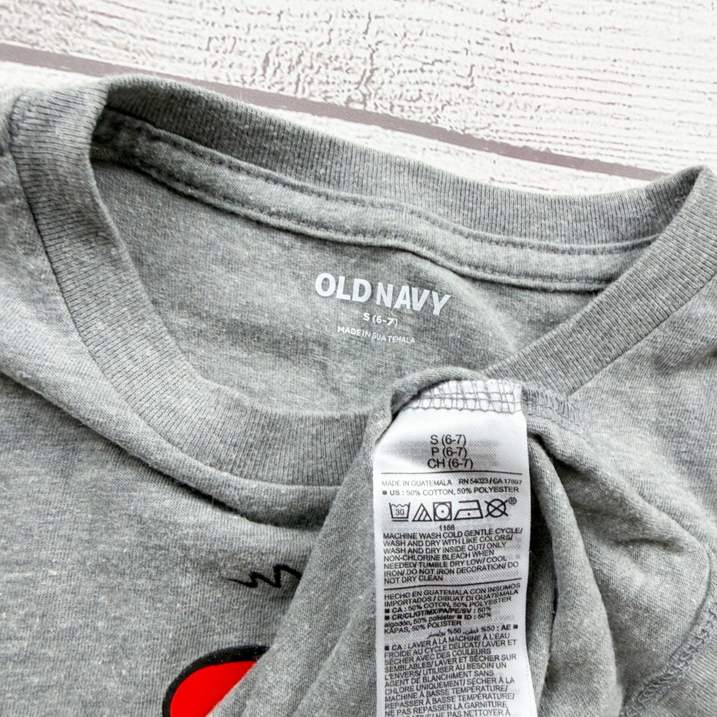 Old Navy Kids Grey Cindy Lou Who Graphic Tee Short Sleeve Crewneck S 6-7