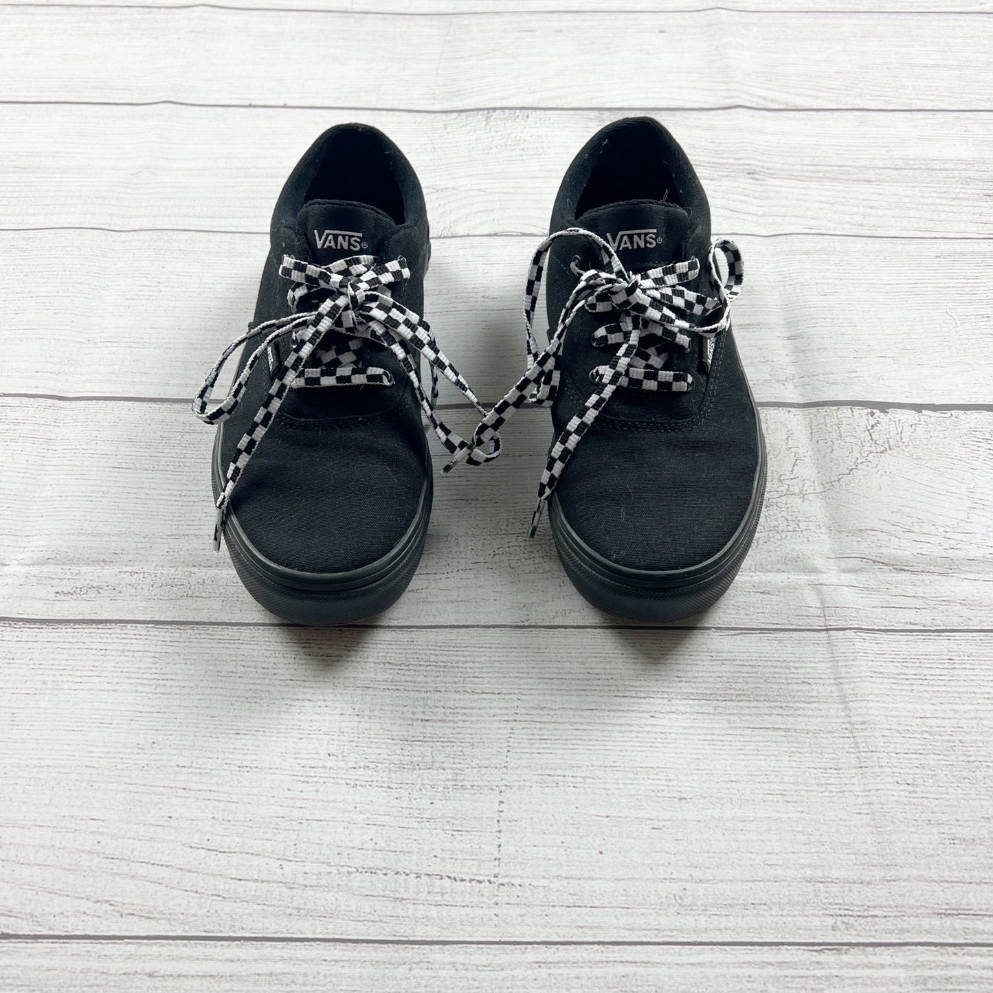5 | Solid Sneakers