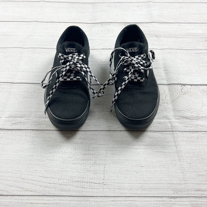 5 | Solid Sneakers