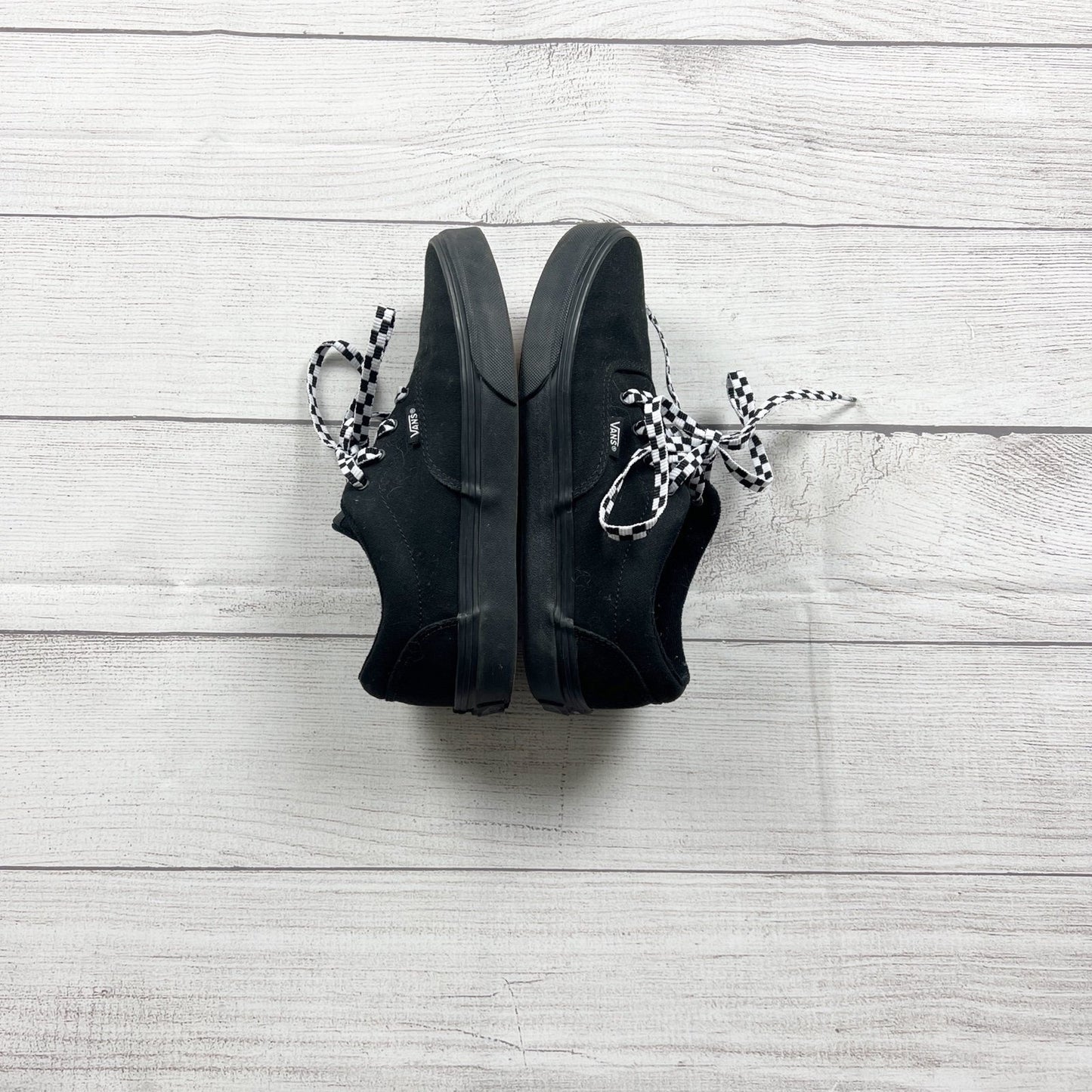 5 | Solid Sneakers