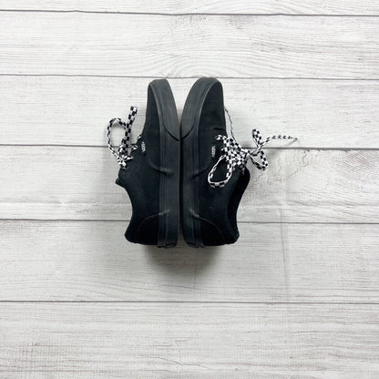 5 | Solid Sneakers