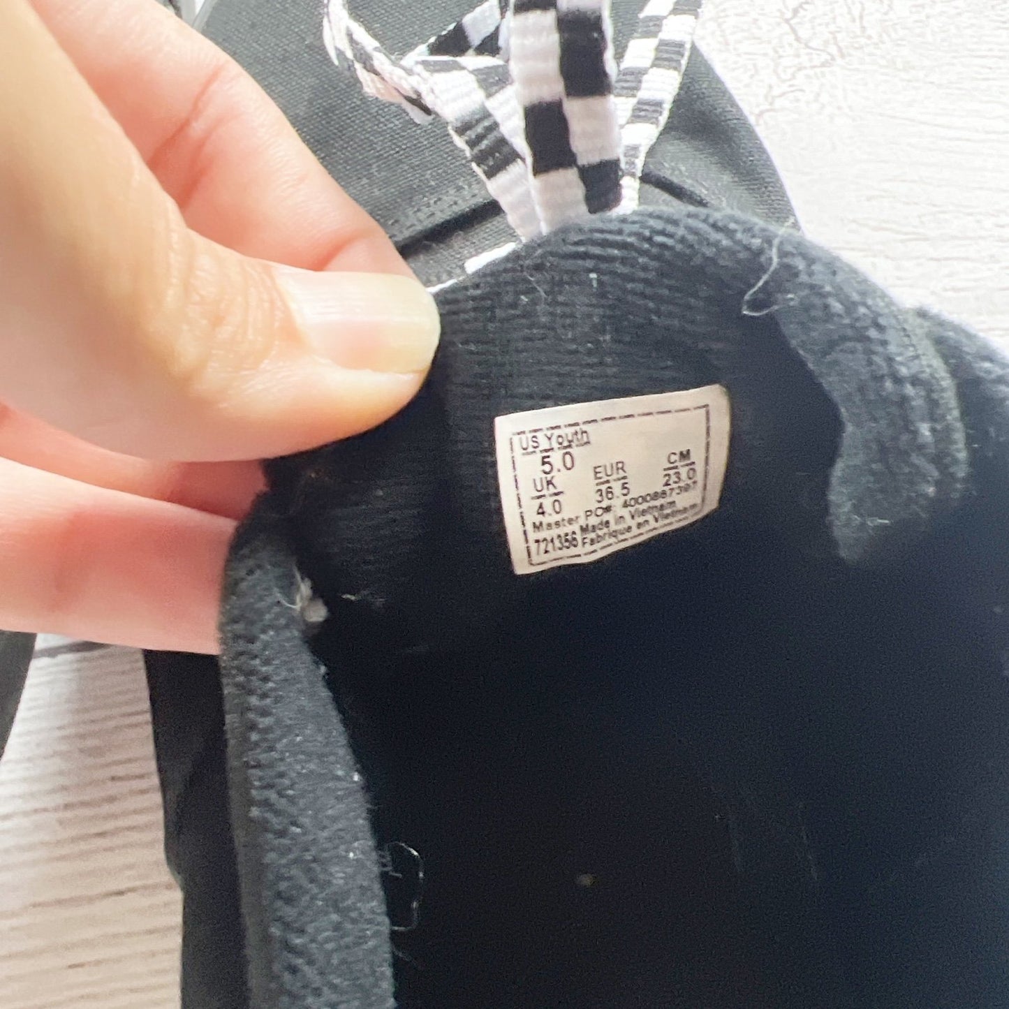 5 | Solid Sneakers