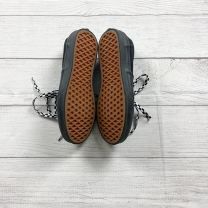 5 | Solid Sneakers