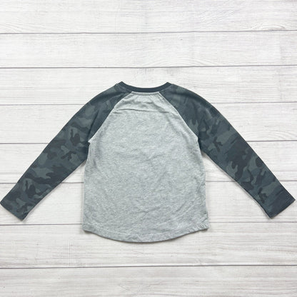 Old Navy Boys Camo Sleeves Bear Graphic Raglan Shirt Gray Black S 6-7