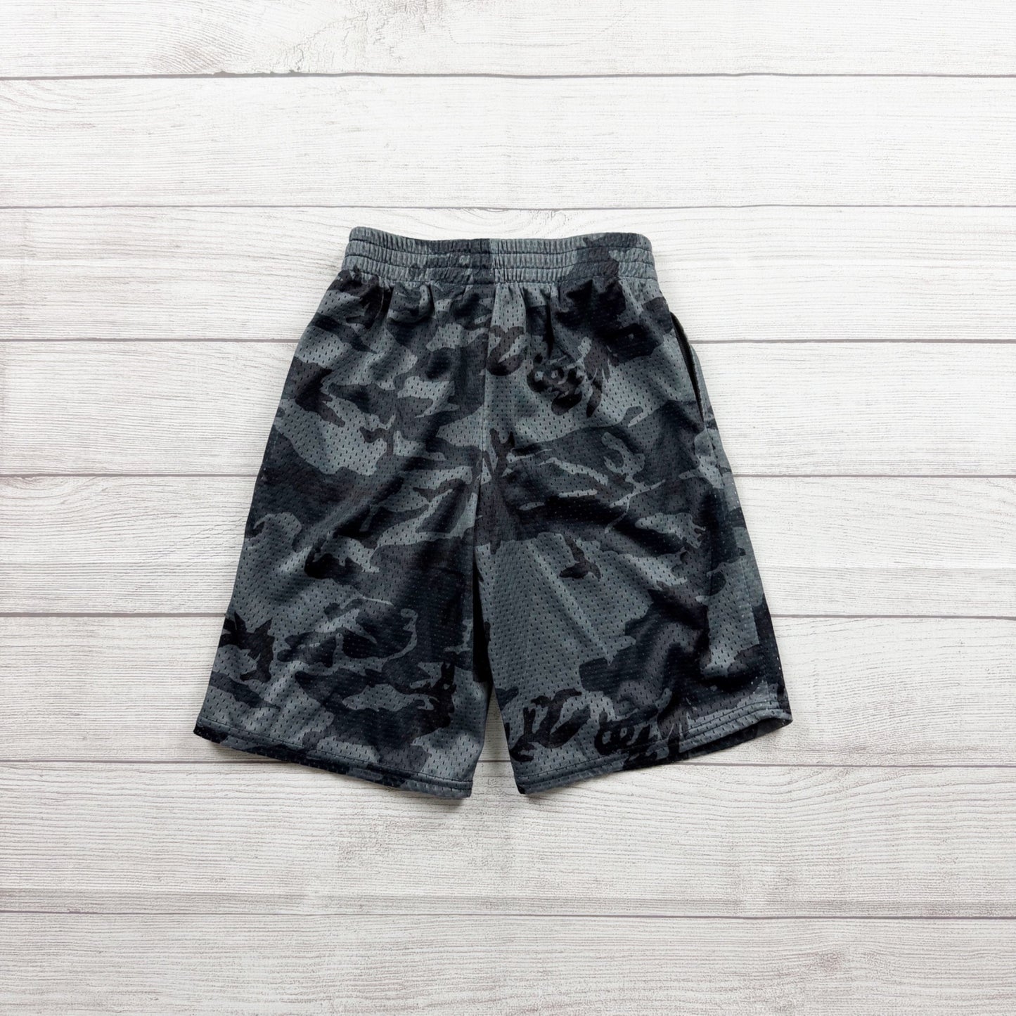 Athletic Works Boys Gray Black Camo Mesh Athletic Shorts M 8